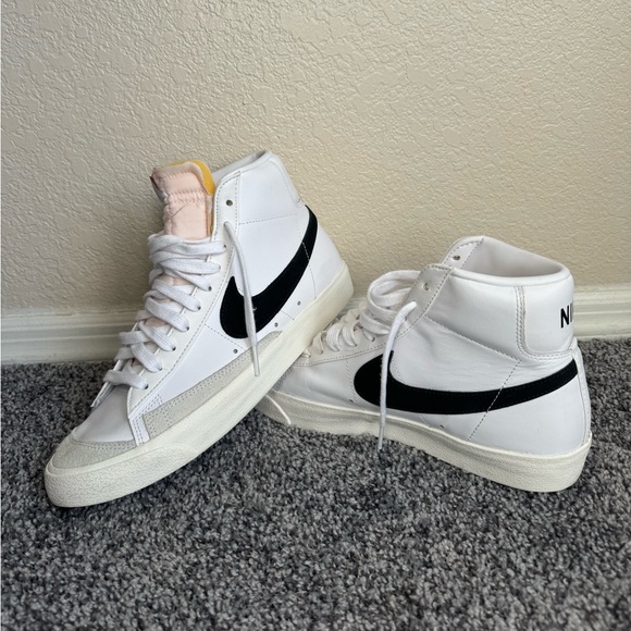 Nike Blazers lightly worn - Picture 1 of 3